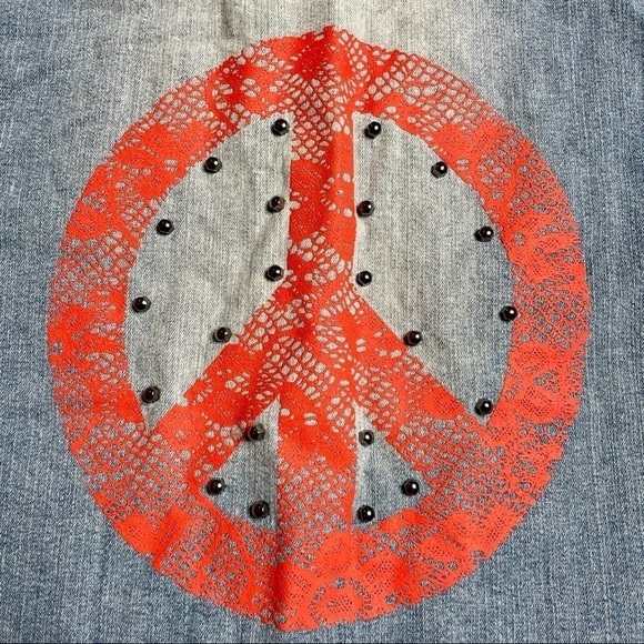 Disney D-Signed Sleeveless Jean Vest Snap Down Peace Sign Graphic Studded XL - Picture 5 of 10